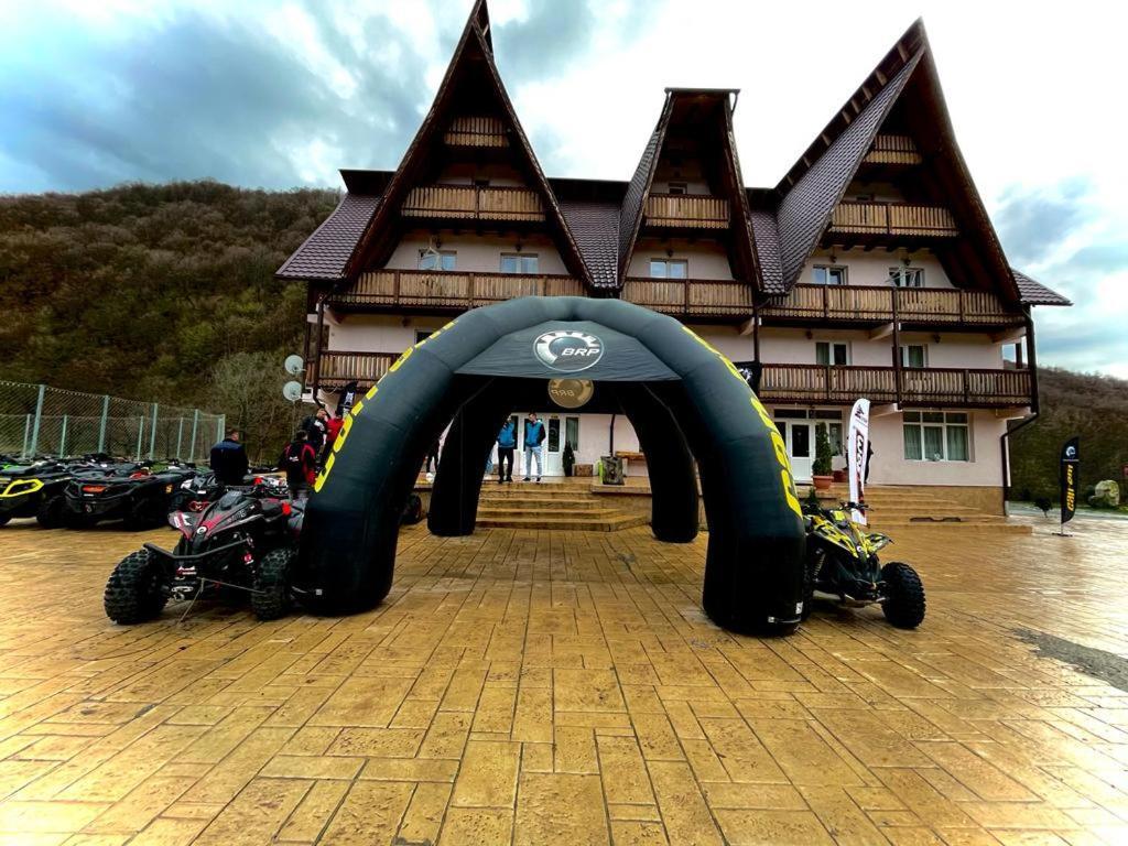 Conacul Vanatorului, Borlova - Muntele Mic - Enduro Base Exterior foto