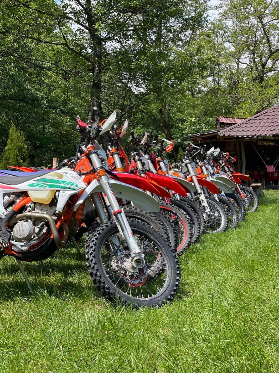 Conacul Vanatorului, Borlova - Muntele Mic - Enduro Base Exterior foto